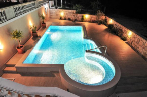 Гостиница Pontus Luxury Apartments  Тиват